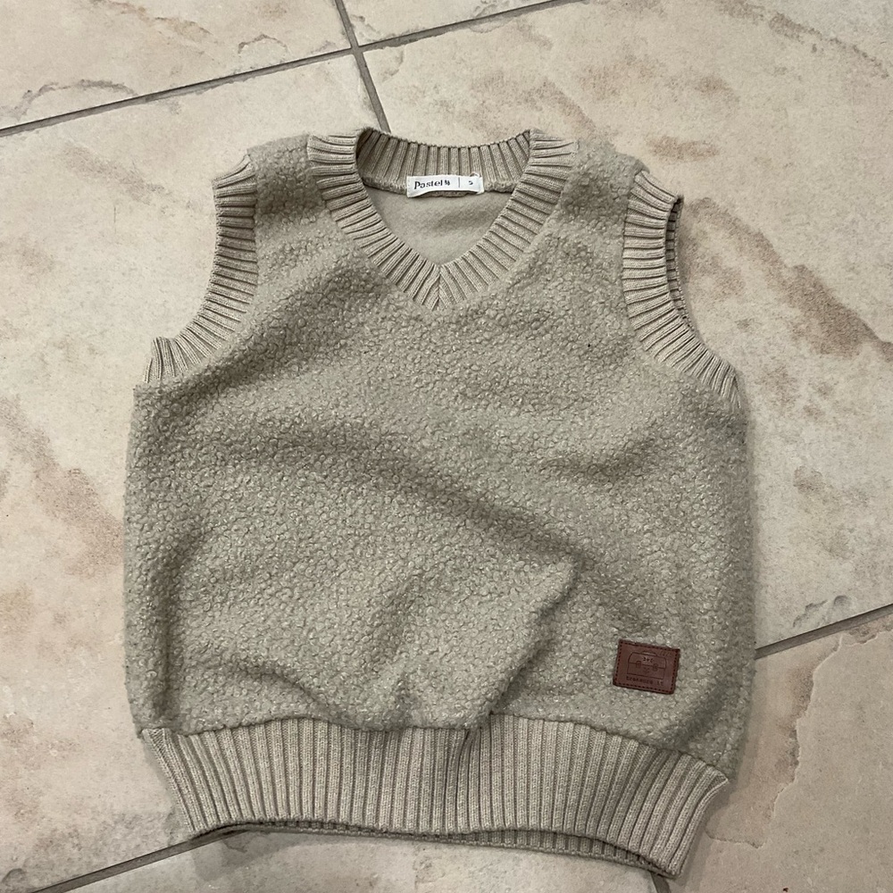 Pastel Beige Sleeveless Knit Sweater Vest